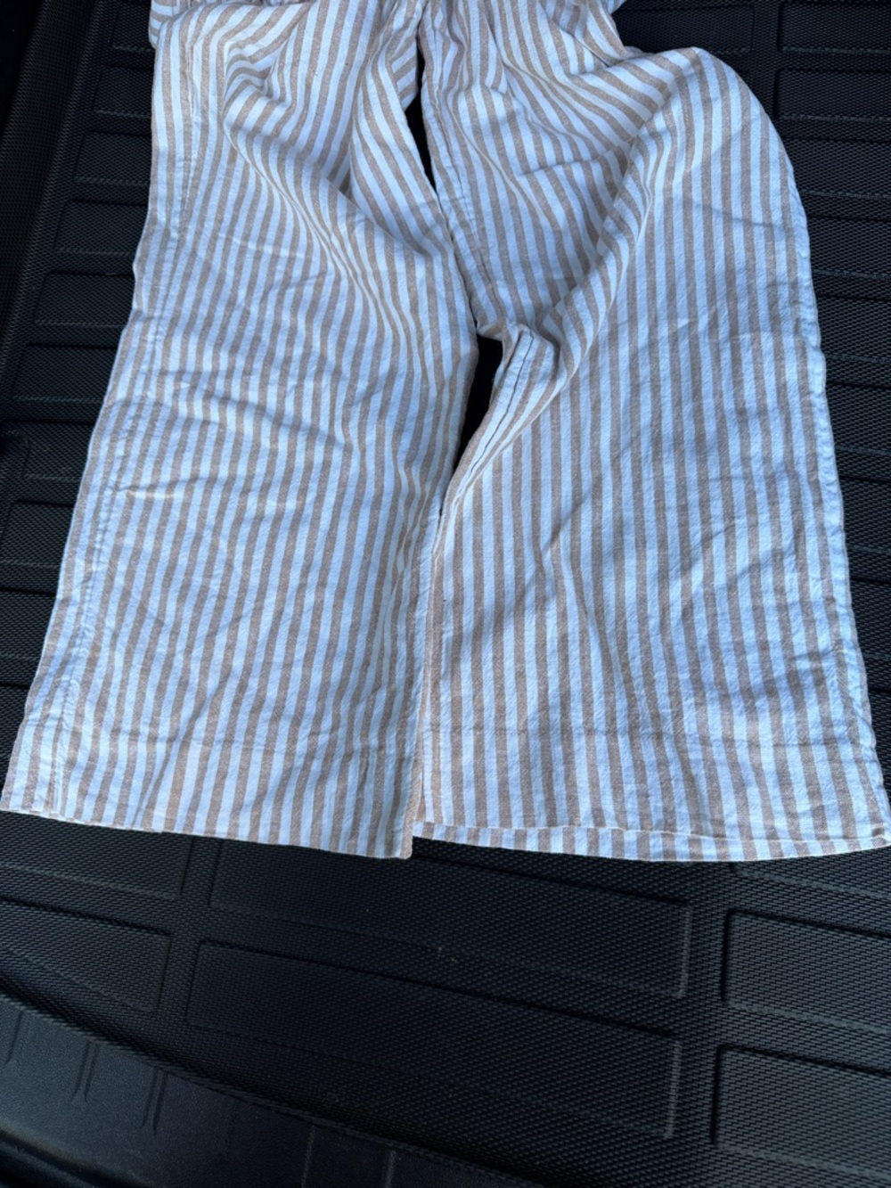 Abercrombie & Fitch Beige and White Striped Wide Leg Pants - Picture 4 of 6